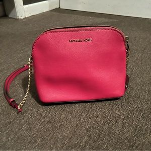 Pink Small cross body bag from Michael Kors👛